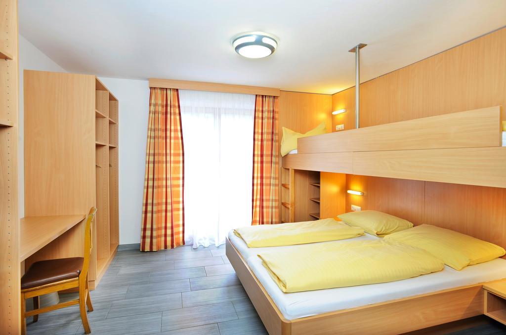 واغراين Jugendhotel Aicher الغرفة الصورة